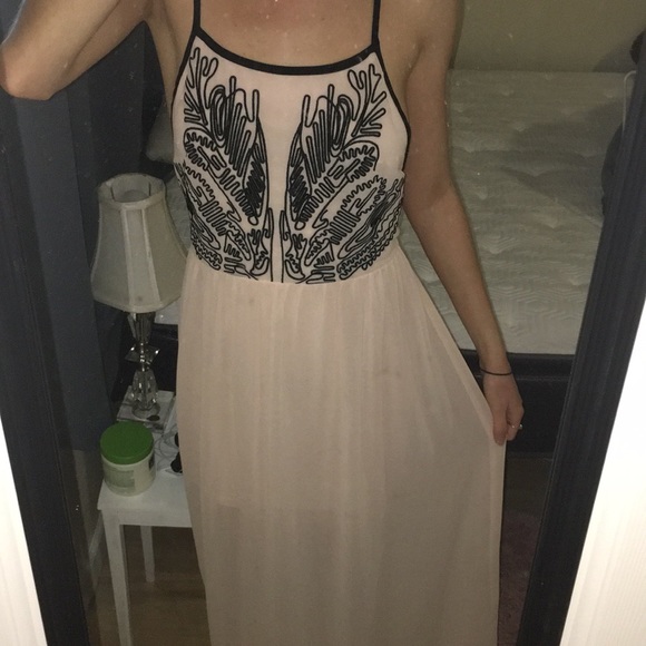 Mustard Seed Dresses & Skirts - Embroidered Pink Maxi Dress